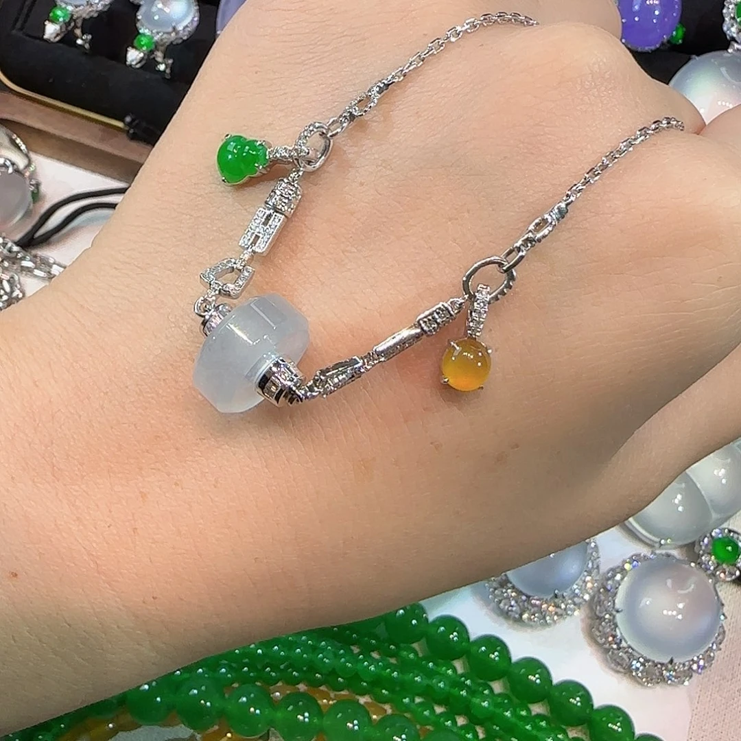 翡翠18K金镶嵌颈饰