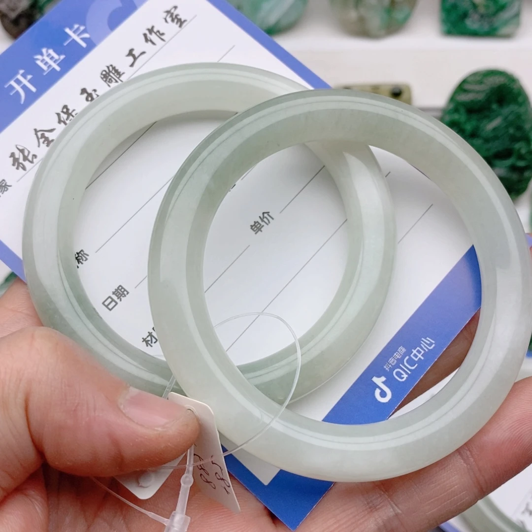 独山玉手镯未镶嵌烟**茫