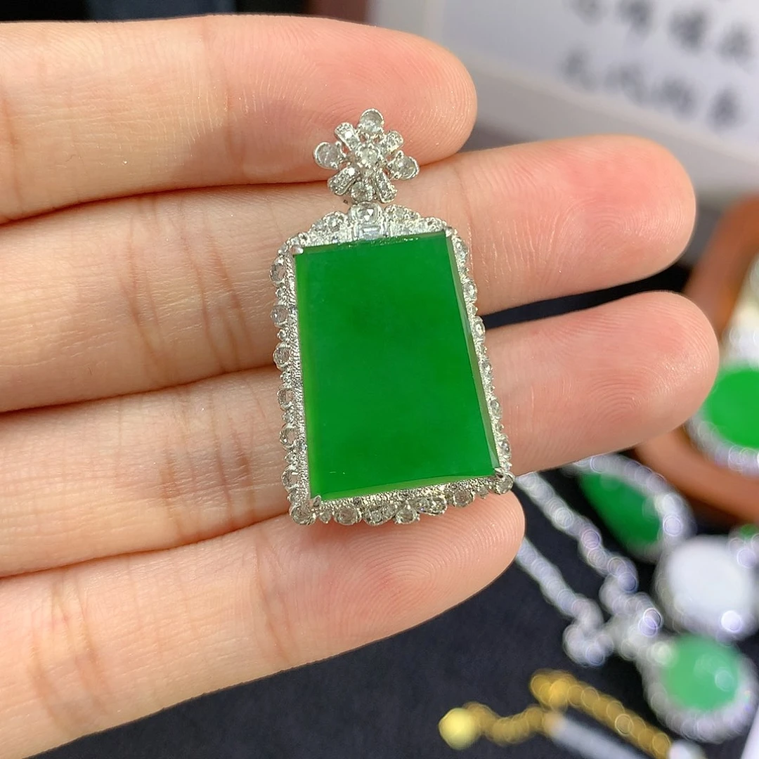 【闪购商品】吊坠(不含链)18K金镶嵌翡翠无事牌