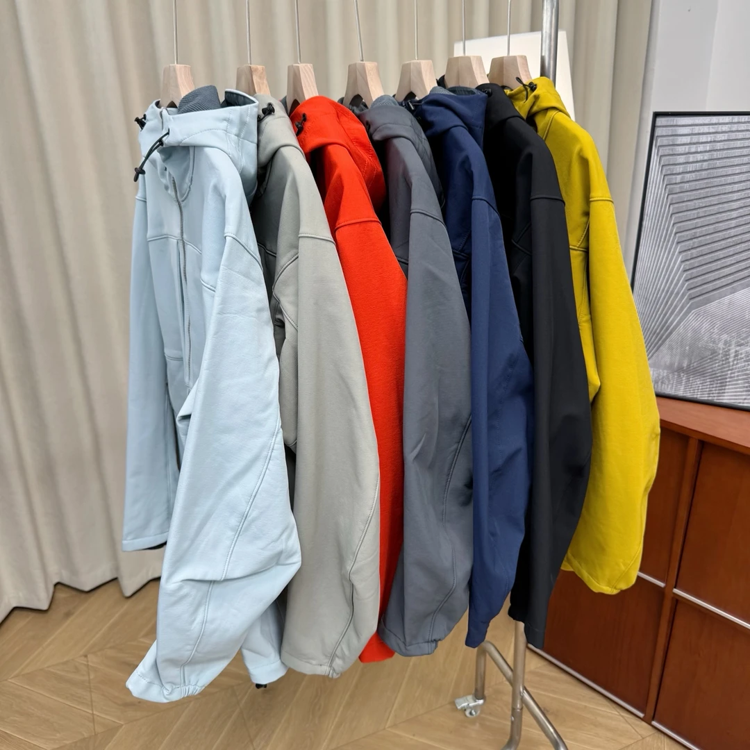 【若若美】S-8274软壳薄绒连帽冲锋衣户外拼接百搭男女情侣款外套