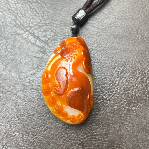 石包沁色招财纳福手把把玩件D2
