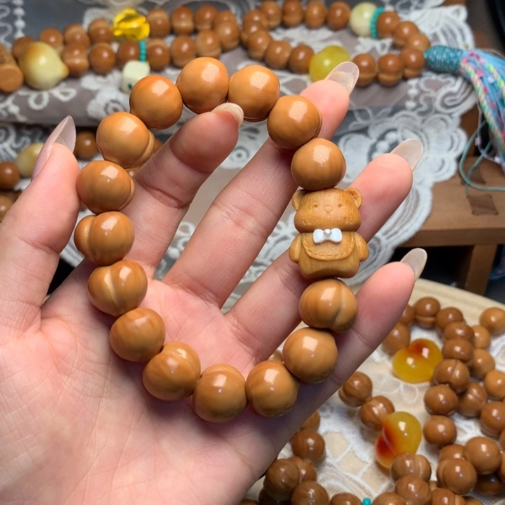 吊坠猴头核桃屁桃手串领结小熊