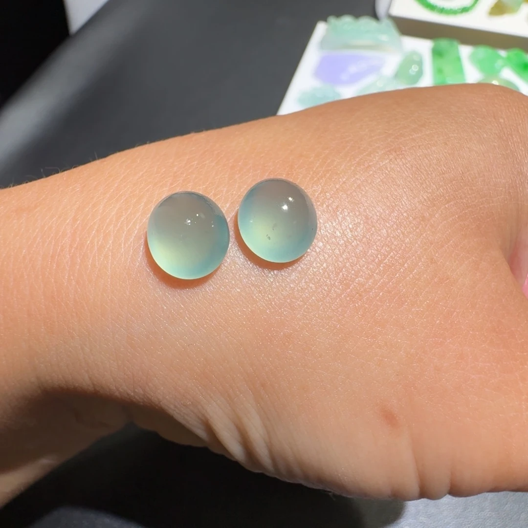 D***W定制翡翠未镶嵌冰种雪花棉蛋面一对