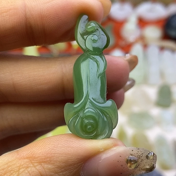 和田玉未镶嵌颈饰玫瑰花吊坠