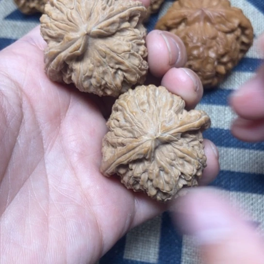 吊坠文玩核桃三角白