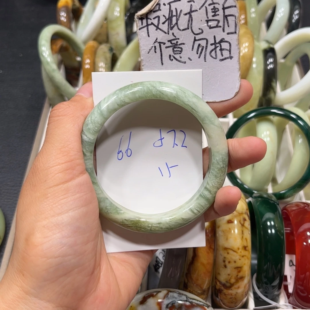 未镶嵌蛇纹石玉手镯