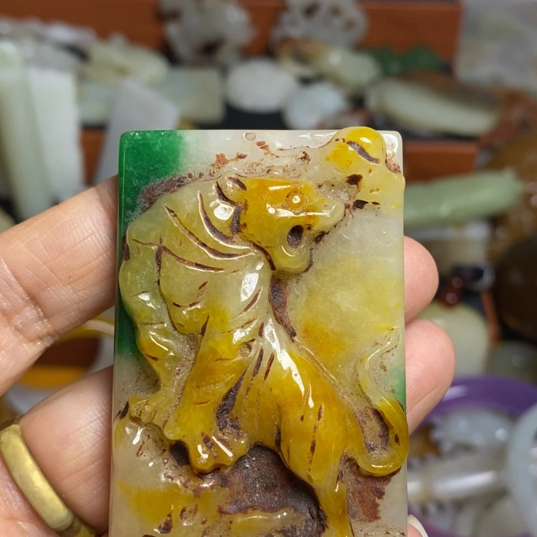 颈饰未镶嵌和田玉（糖玉）