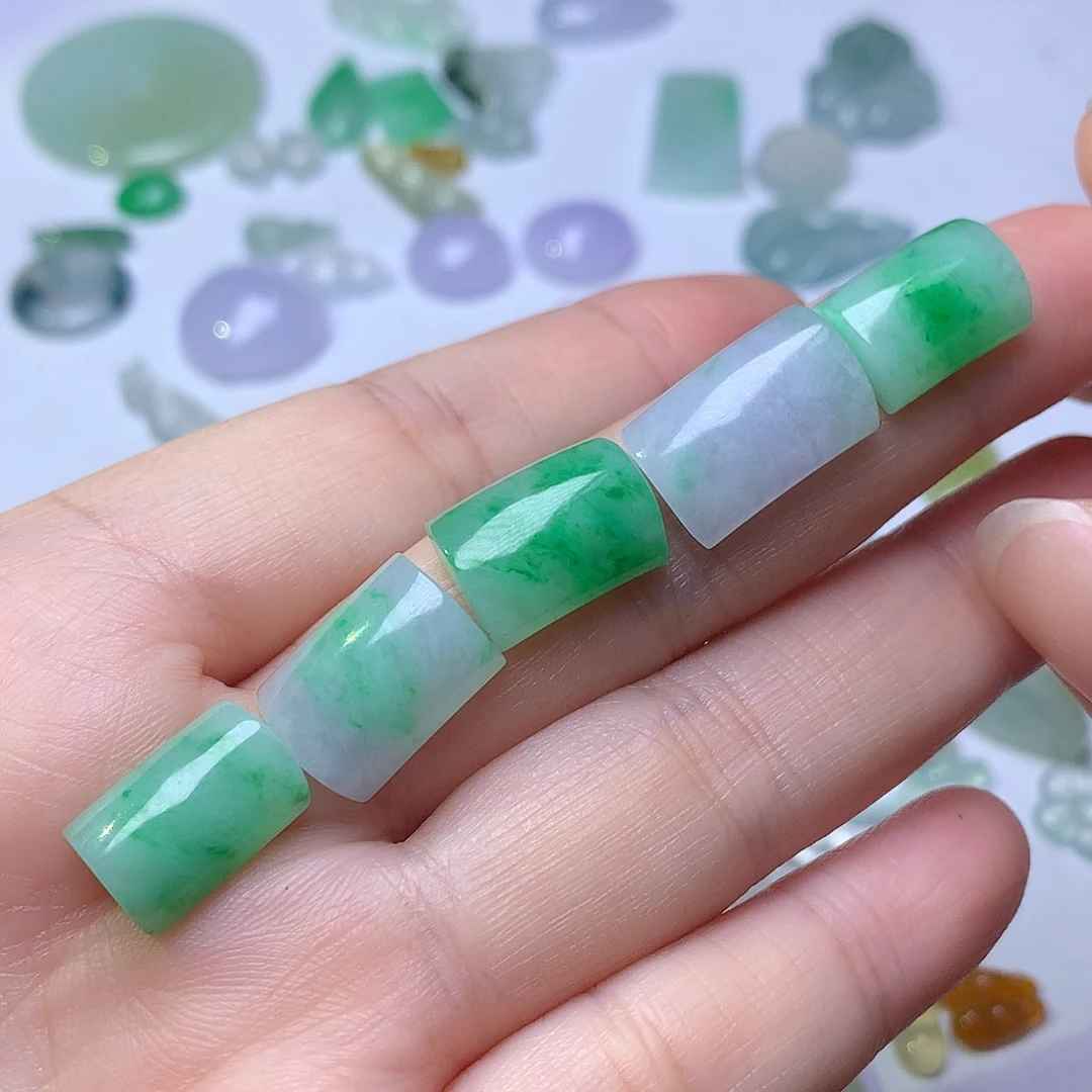 翡翠未镶嵌颈饰马鞍