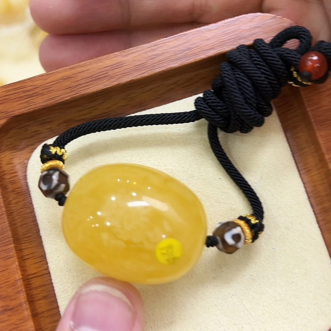 蜜蜡未镶嵌珠宝奇石
