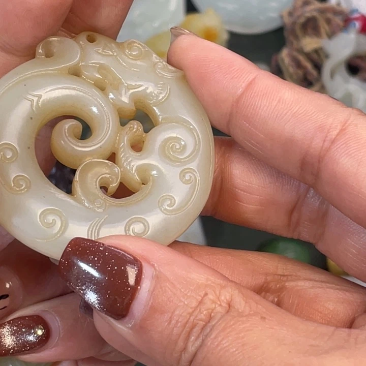 龙***仔和田玉未镶嵌颈饰