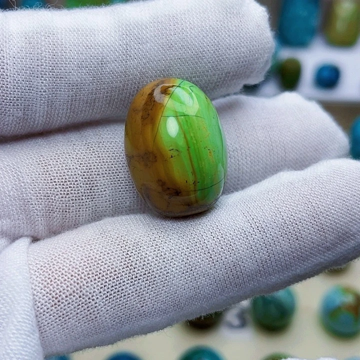 *****绿松石未镶嵌饰品