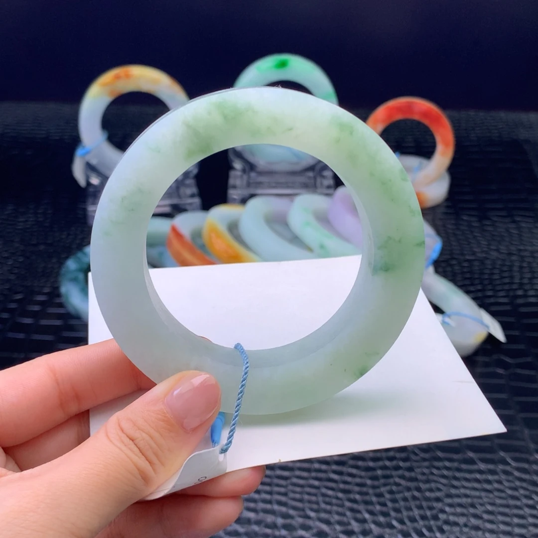 定制翡翠未镶嵌手镯