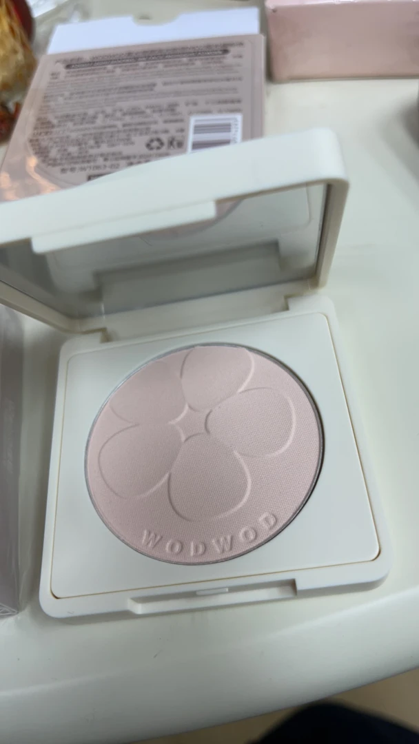 肉肉自用的雾面哑光高光粉饼