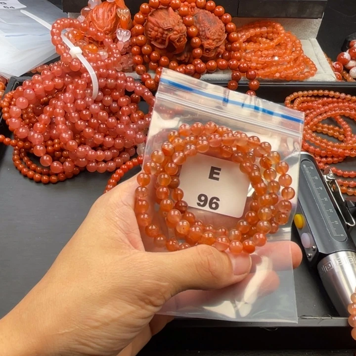 南红玛瑙未镶嵌多样性发货默认微瑕称重7mm