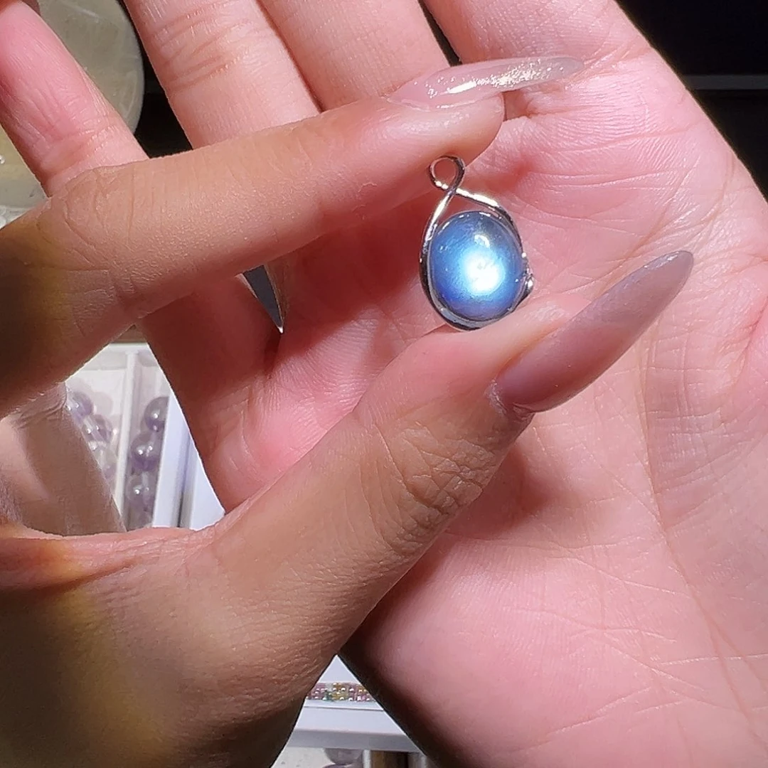 水晶手链未镶嵌灰月光吊坠2 48小时鉴赏