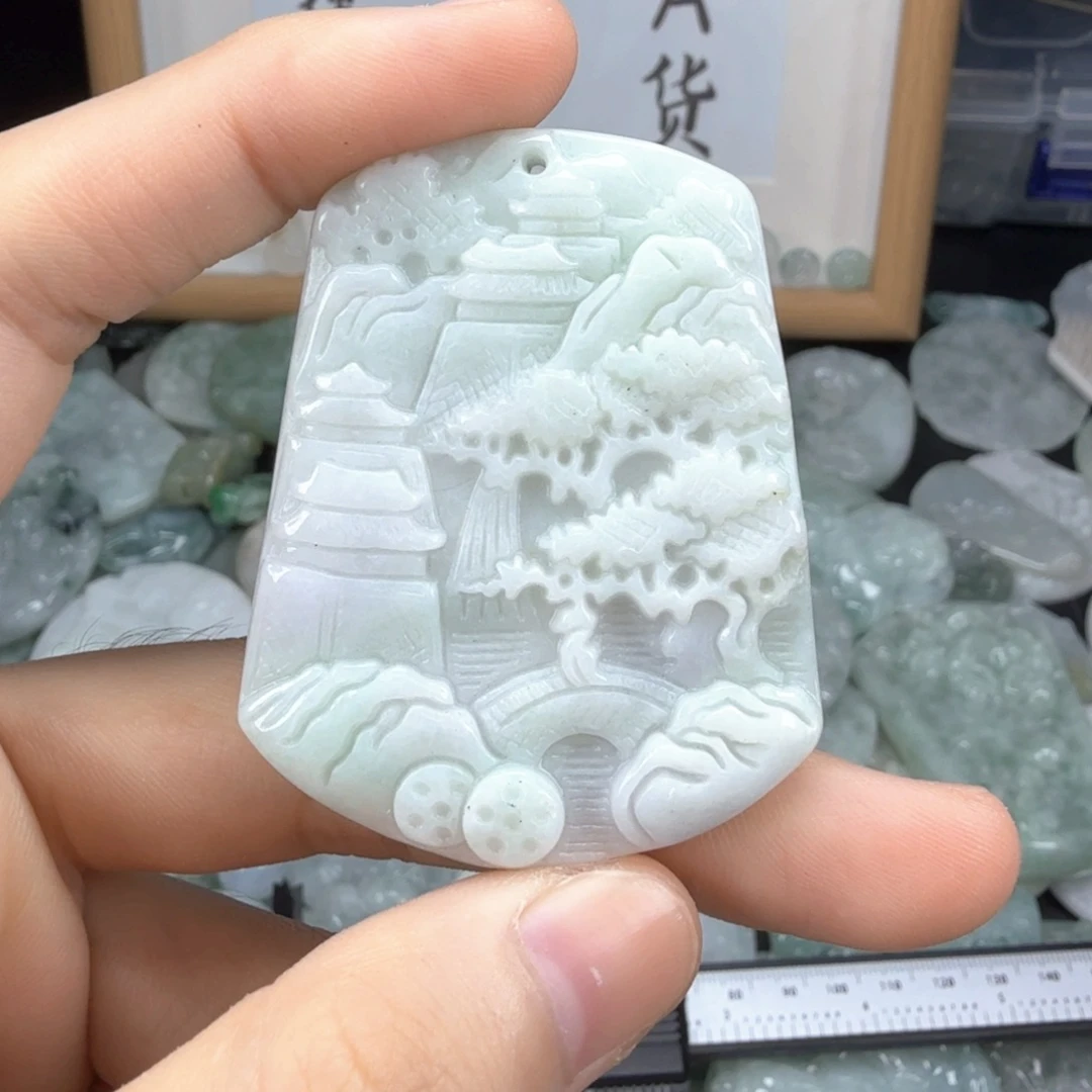 翡翠挂件未镶嵌翡翠