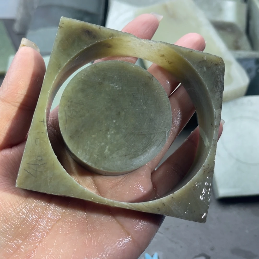 李****未镶嵌手镯和田玉