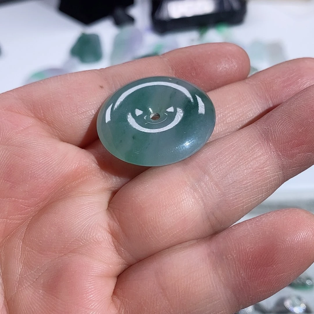 翡翠颈饰未镶嵌?*平安扣