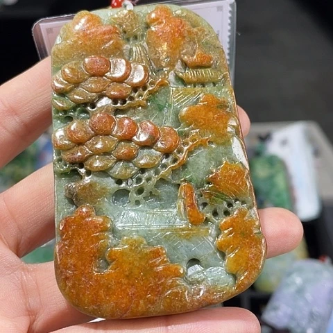 翡翠未镶嵌颈饰一个
