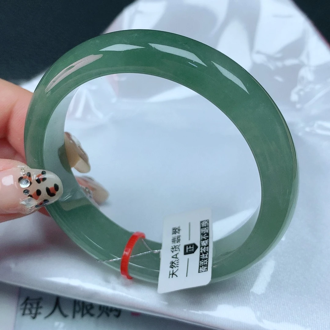 翡翠手镯未镶嵌55圈