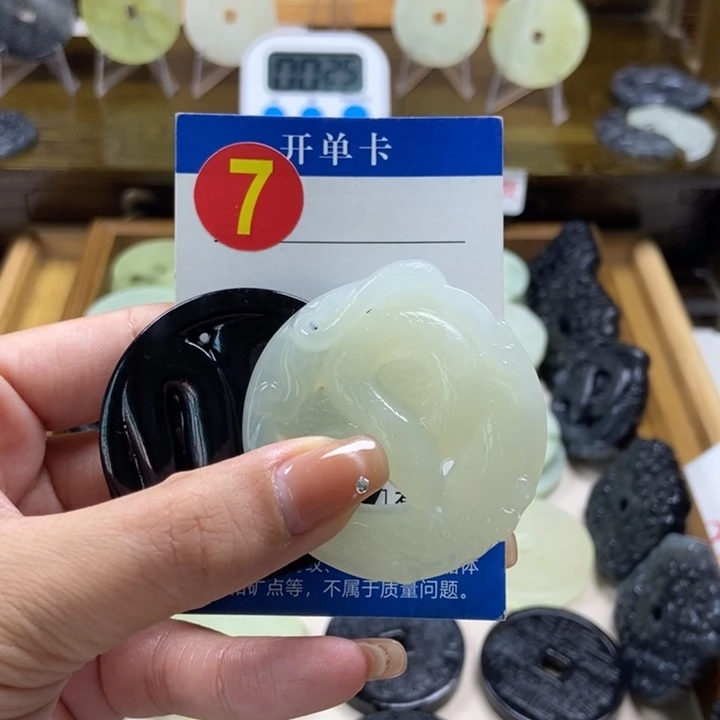 蛇纹石玉挂件未镶嵌兔****年