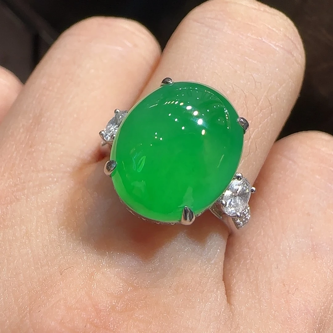 翡翠18K金镶嵌戒指蛋面