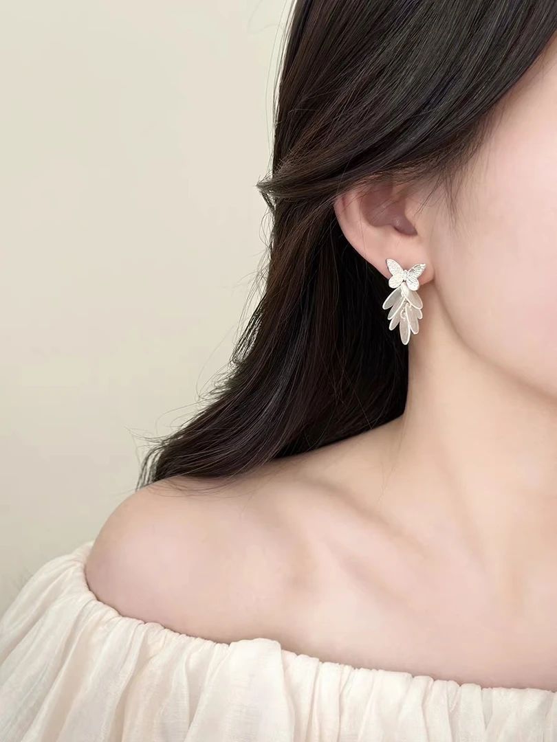 度假风长款流苏银色蝴蝶耳环女夏天独特耳饰2025新款爆款圆脸耳饰