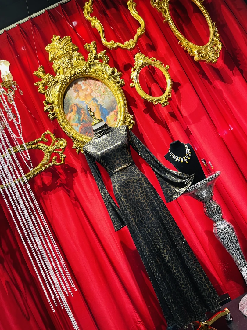 视觉感冲击烫金工艺豹纹喇叭袖超大裙摆连衣裙