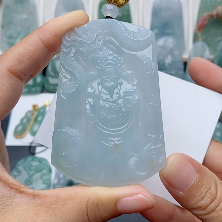 翡翠未镶嵌颈饰御龙财神