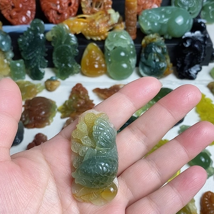 未镶嵌蛇纹石玉颈饰