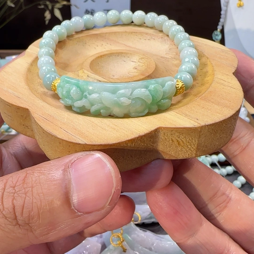 翡翠未镶嵌颈饰手牌