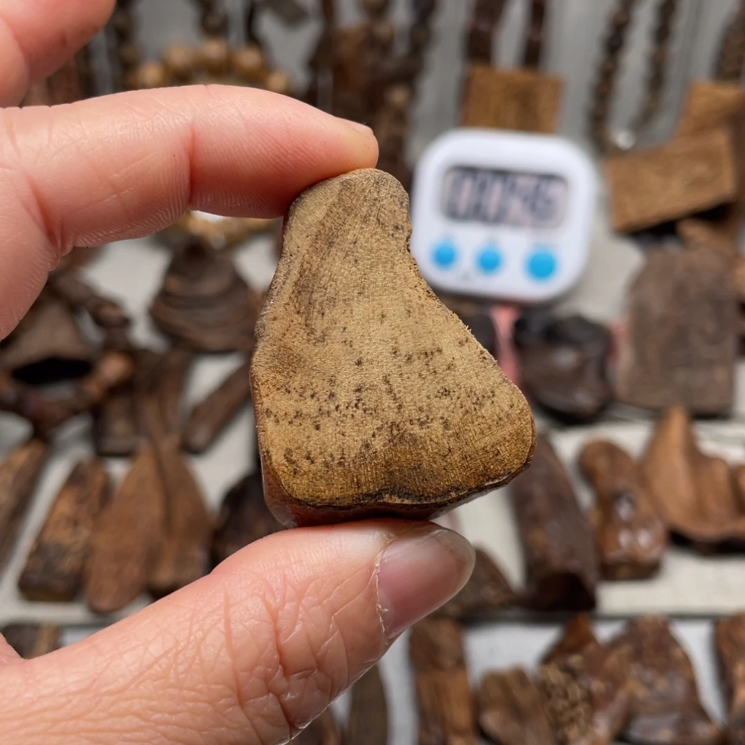 沉香沉香碎屑泰国5.4+