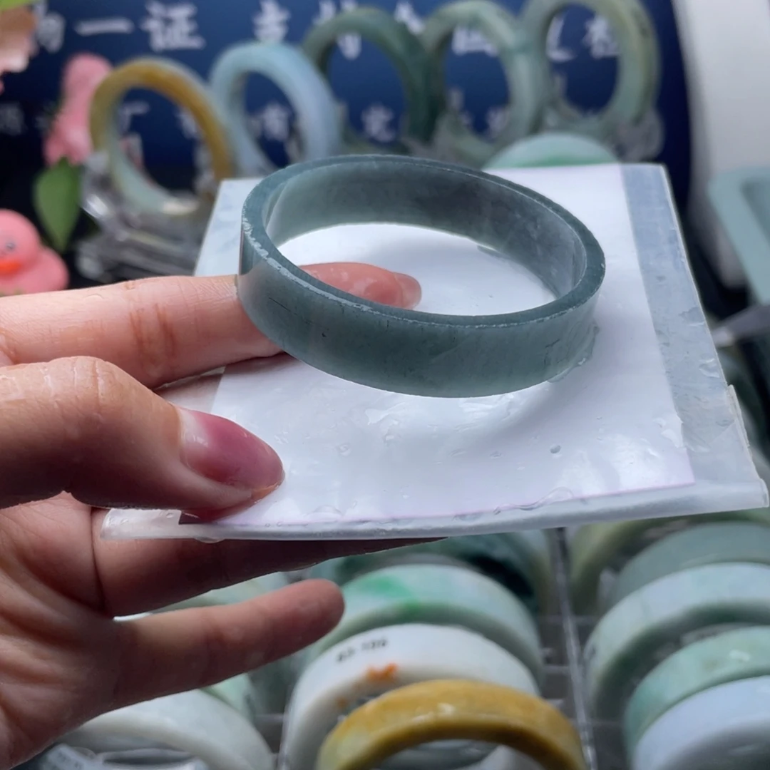 定制翡翠未镶嵌翡翠手镯