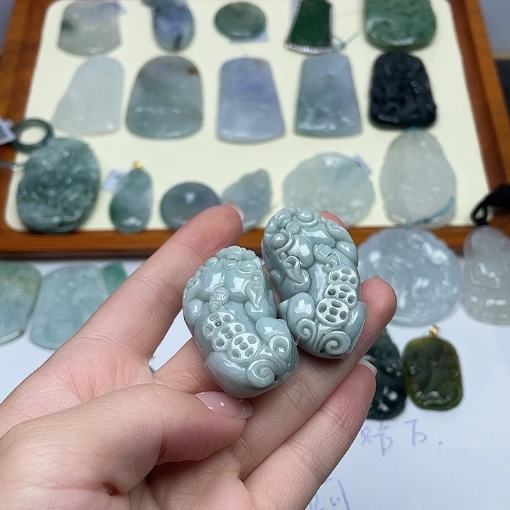 翡翠未镶嵌颈饰貔貅