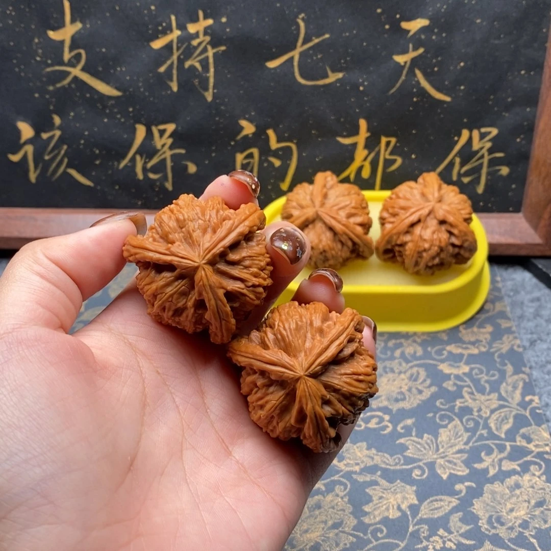 吊坠文玩核桃米*多白狮子