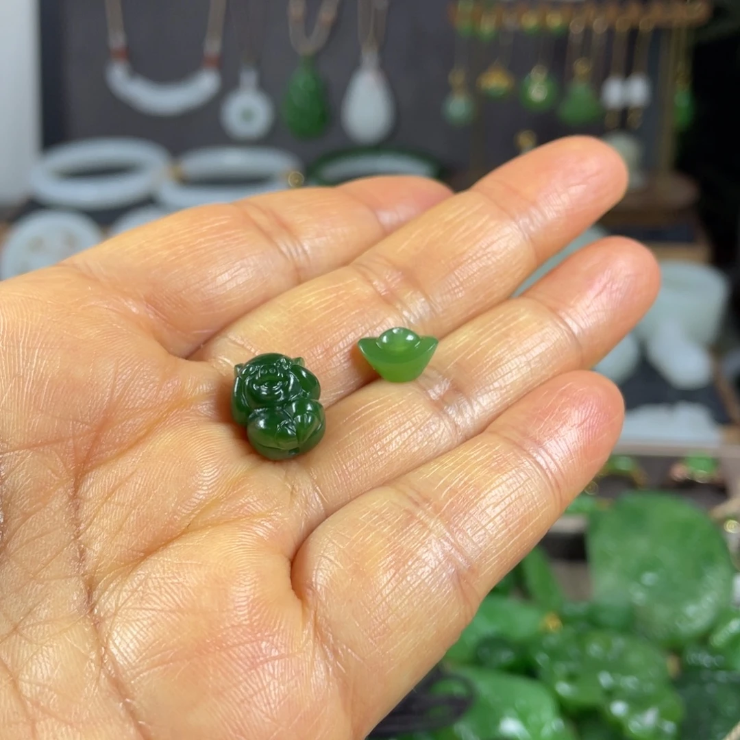 杏***氏和田玉未镶嵌颈饰