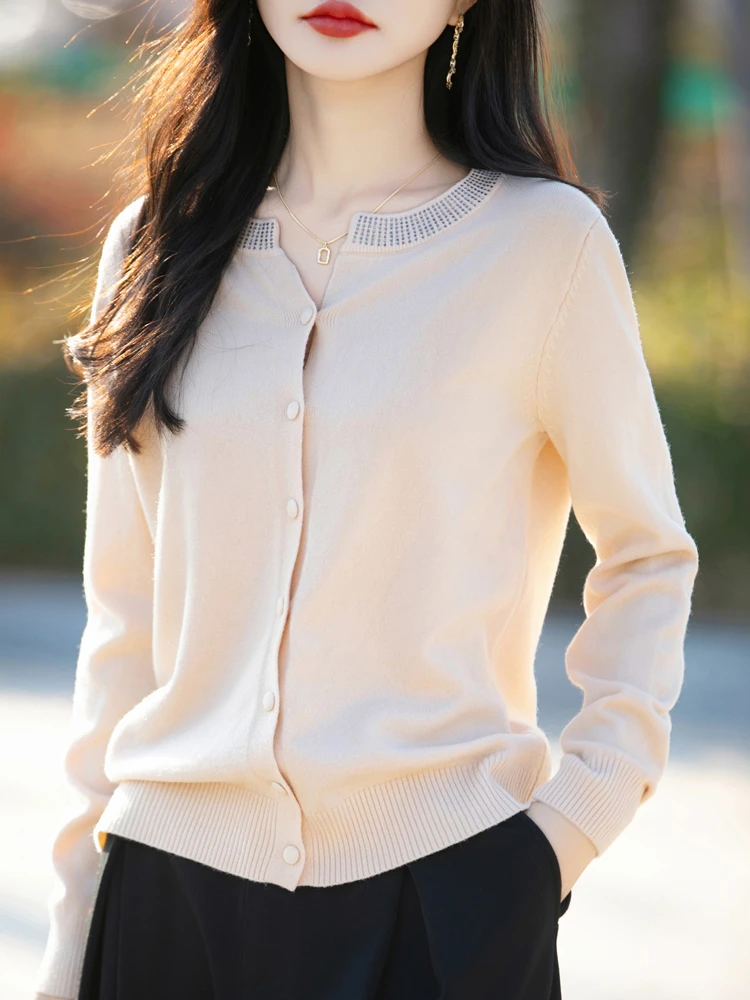 【西绒尔    精纺羊毛】2025新款纯色百搭时尚显瘦烫钻圆领长袖开衫