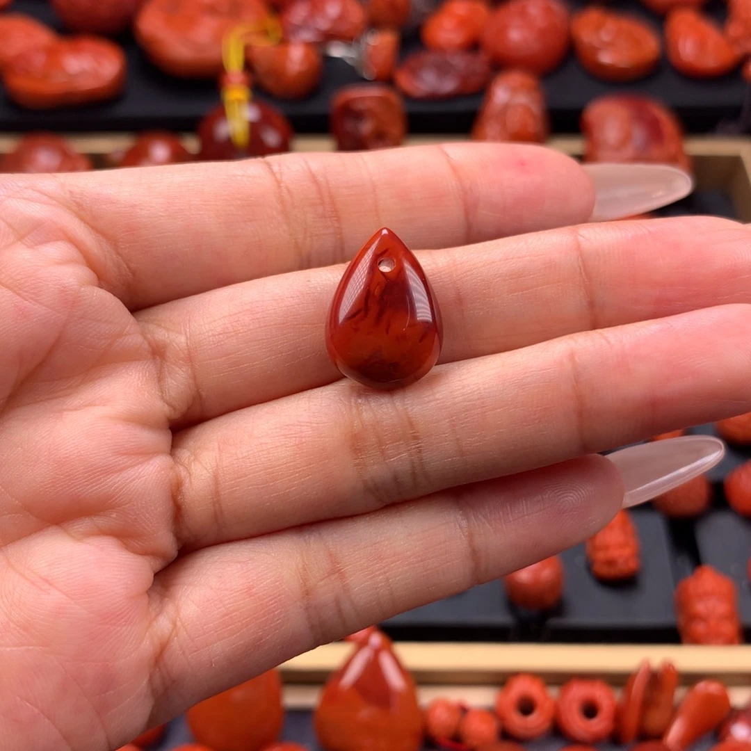 未镶嵌水滴吊坠南红玛瑙