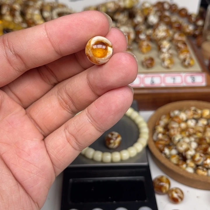 未镶嵌琥珀裸石篮****a26号