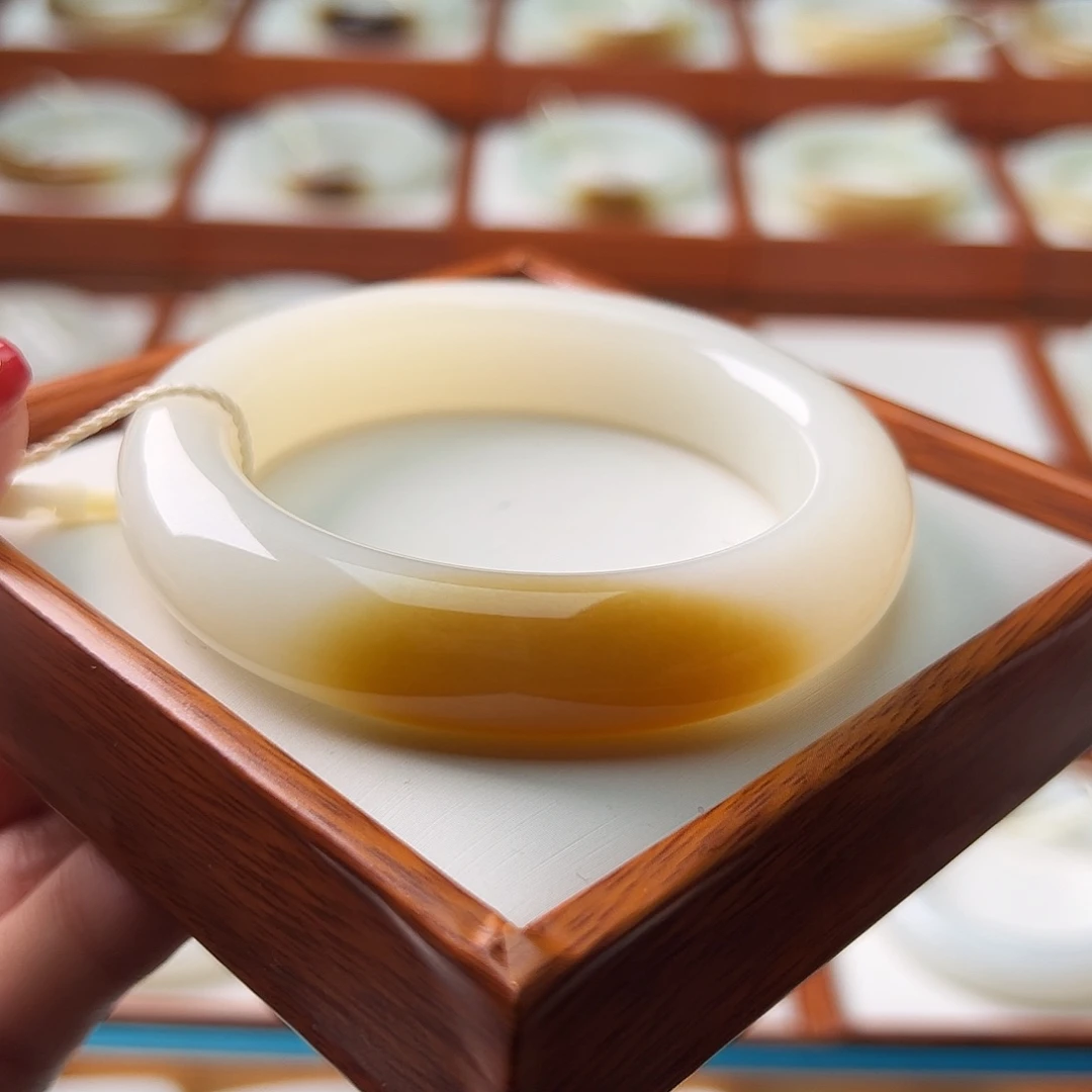 和田玉手镯未镶嵌56