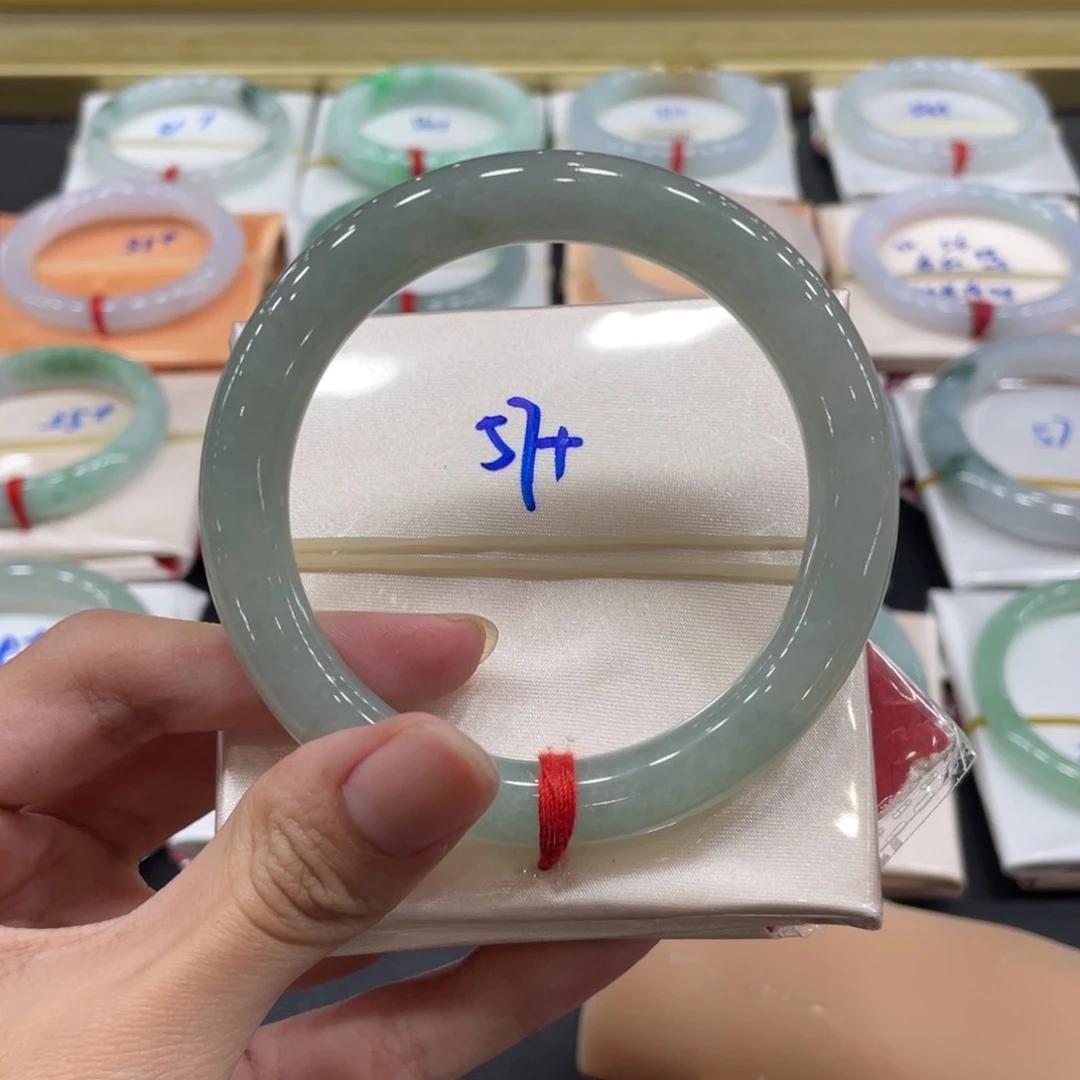 翡翠手镯未镶嵌翡翠手镯