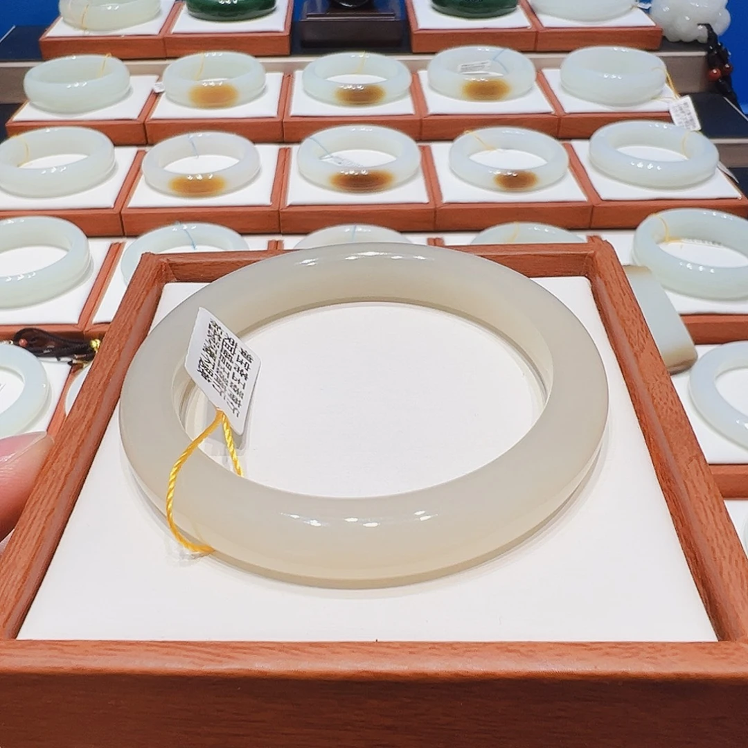 和田玉未镶嵌手镯藕粉60.8