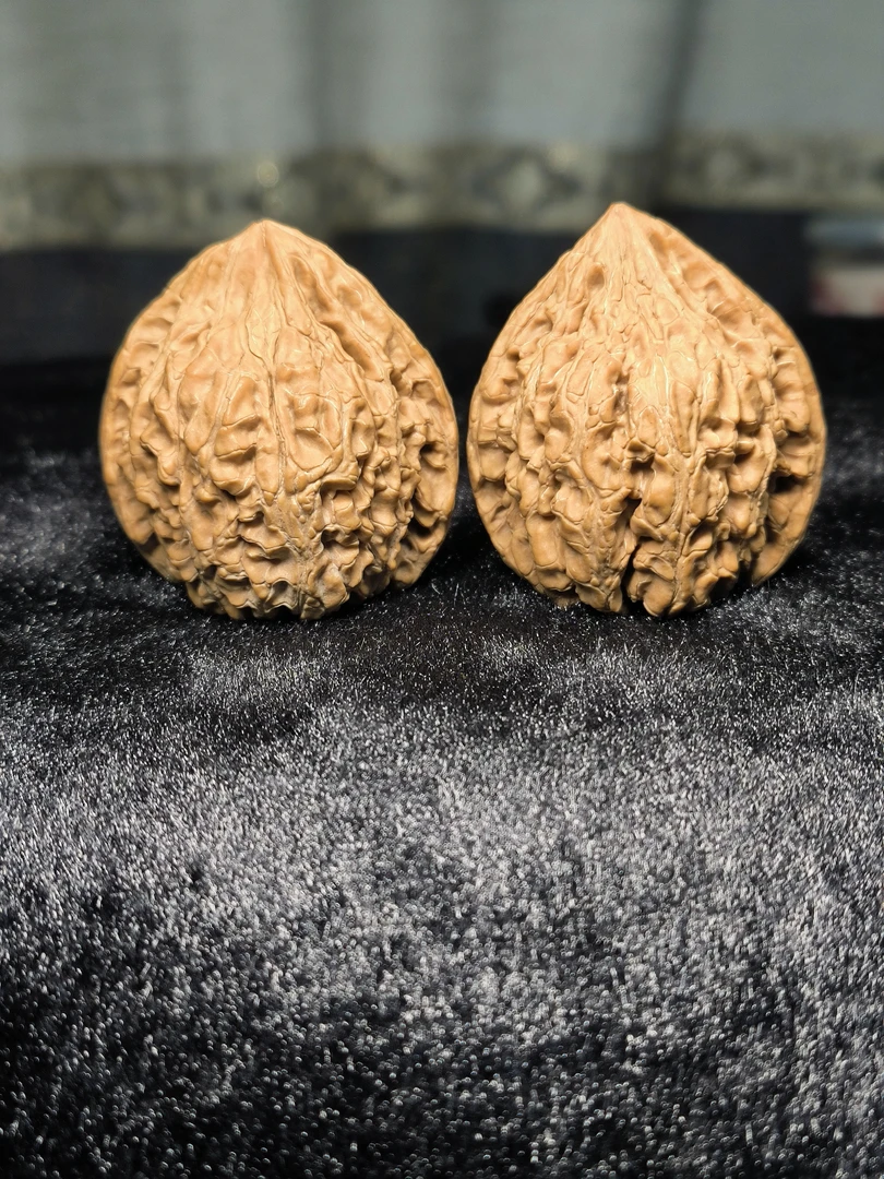 文玩核桃坐佛边41.5/41.8肚38.7/39.6高46.2/46.4克重46.2全品