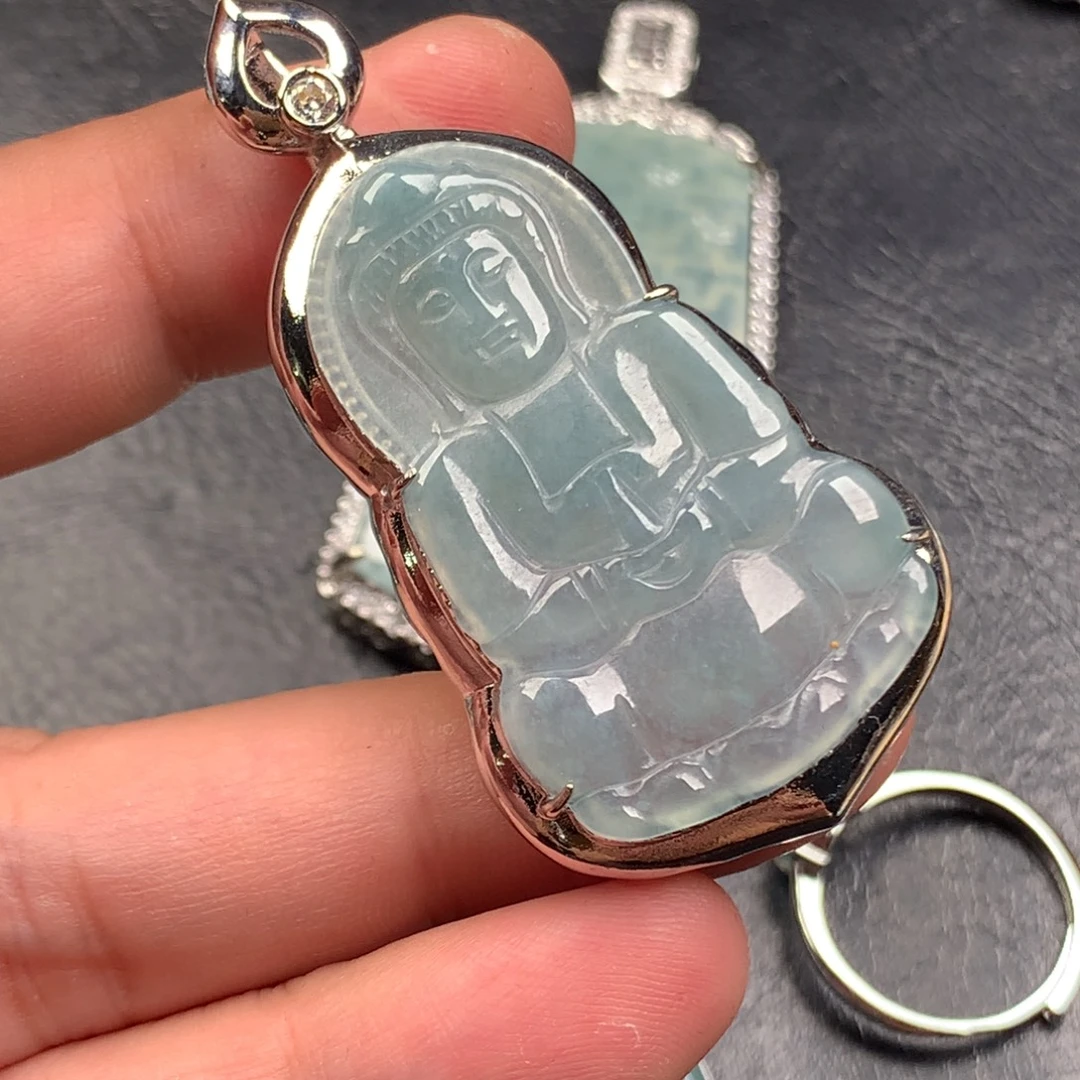 翡翠未镶嵌颈饰观音