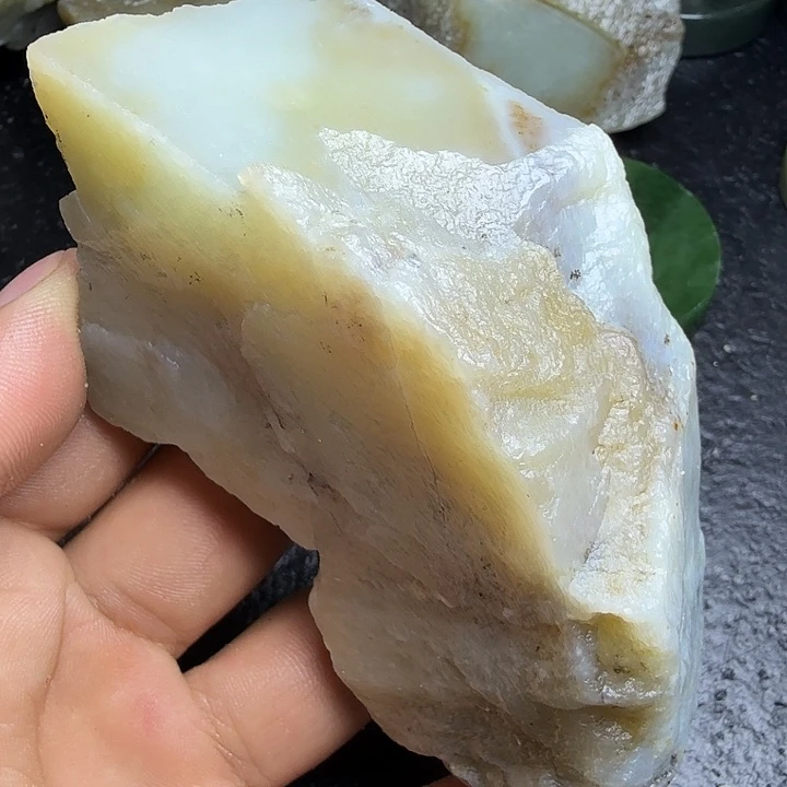 和田玉（糖玉）未镶嵌珠宝奇石