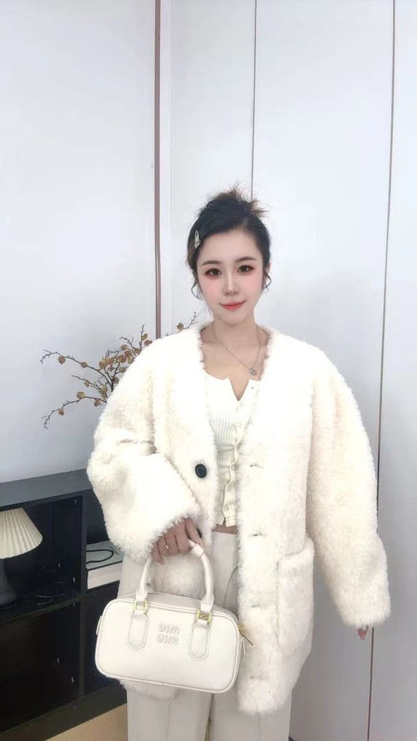 NN 2025/07【雪绒轻语】 设计师款100全羊毛外套 8522