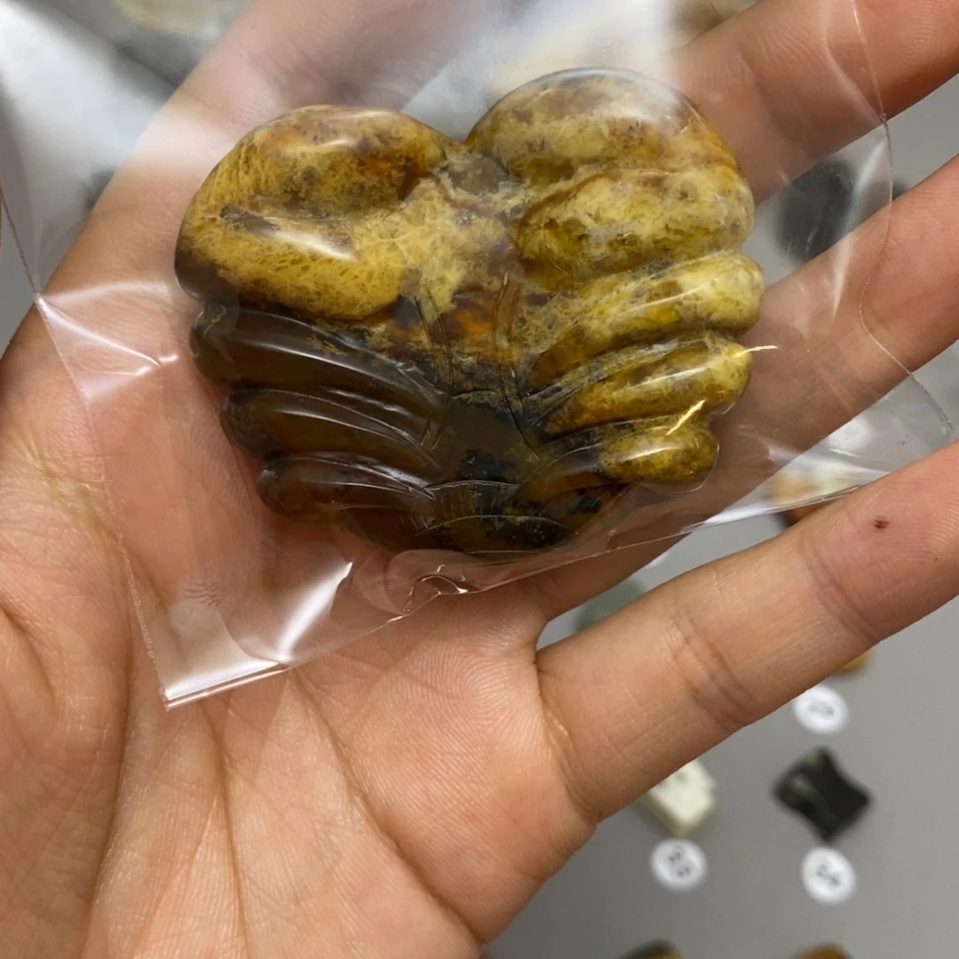 蛇纹石玉未镶嵌配饰?**乙