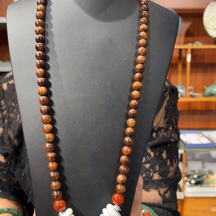 颈饰未镶嵌和田玉（糖玉）