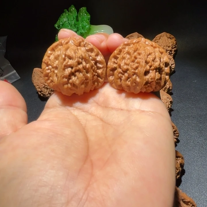 文玩核桃吊坠文玩核桃吊坠白狮子39