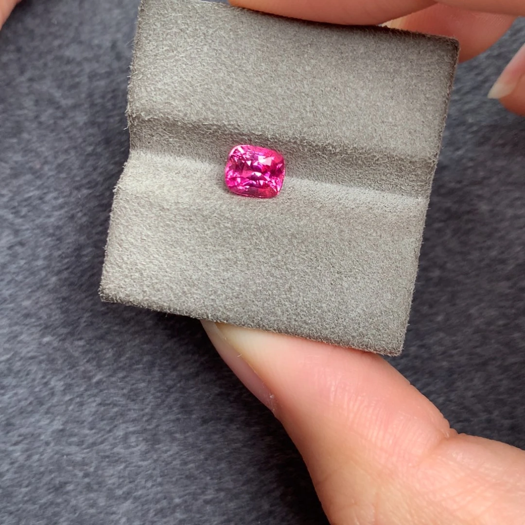 裸石尖晶石1.03ct热粉色马亨盖